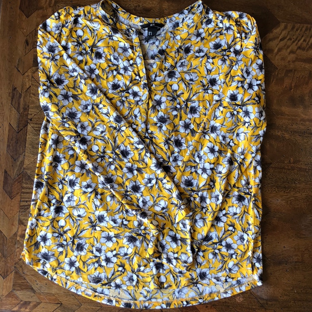 Yellow floral shirt from H&M!🌻